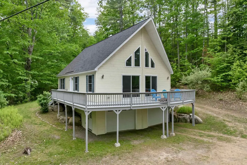 83 Fox Hill Road, Belmont