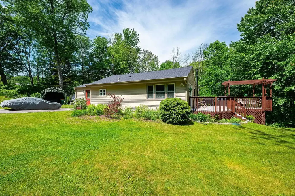 67 Dry Hill Road, Rochester