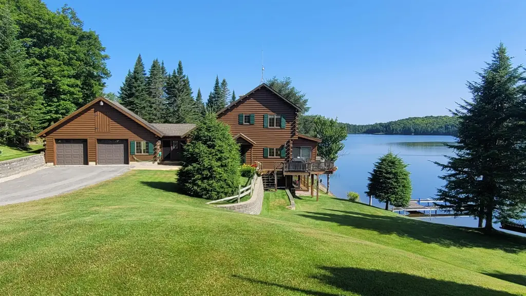 1411 Diamond Pond Road, Stewartstown