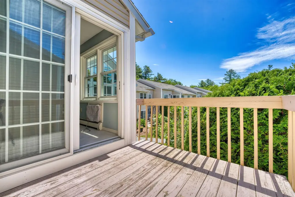 332 Parkside Road, New London