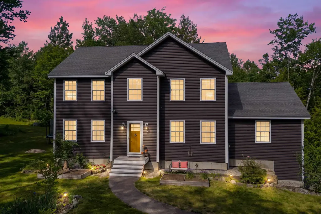 594 Kearsarge Avenue, Hopkinton