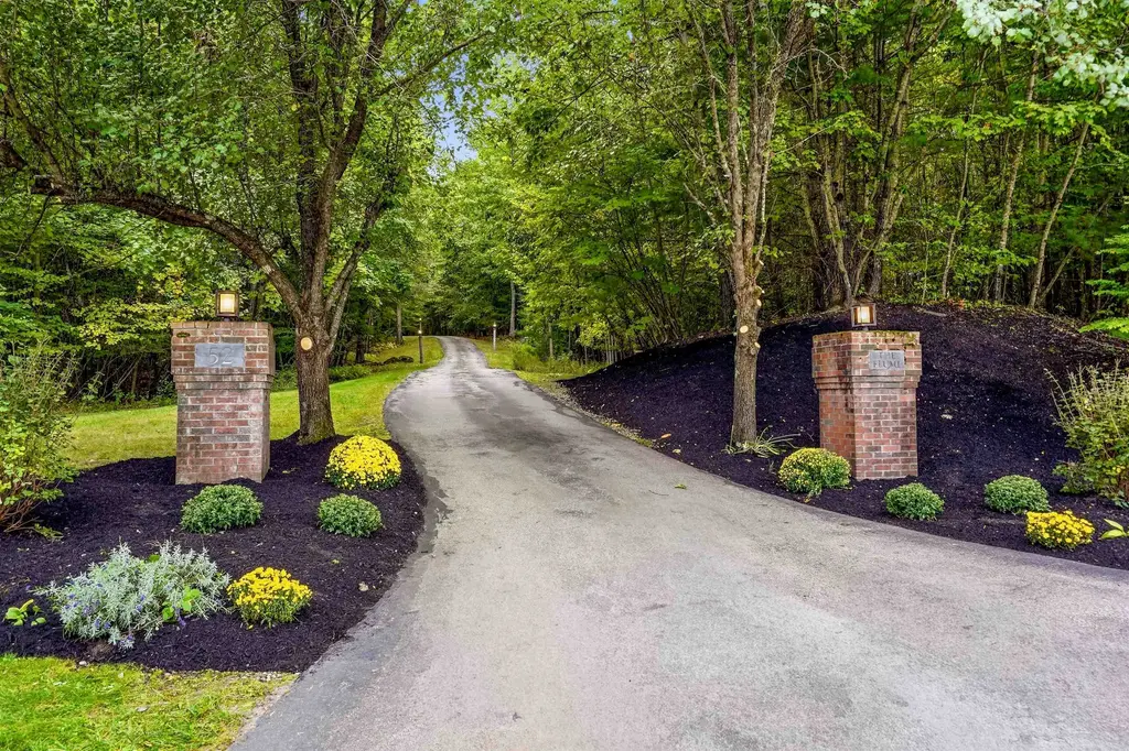 52 The Flume, Amherst