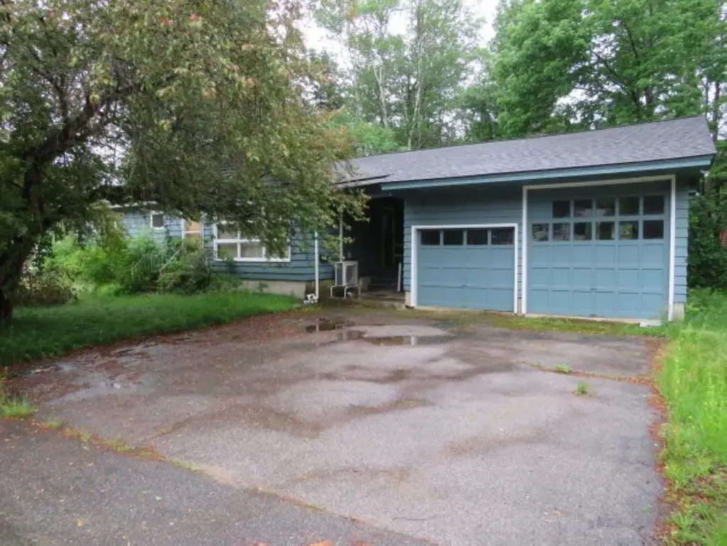 45 Pine Island Avenue, Berlin