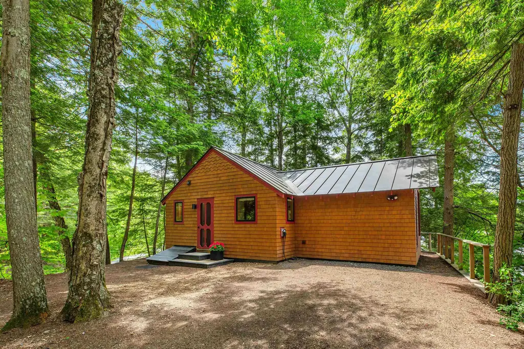 26 River Road, Hanover