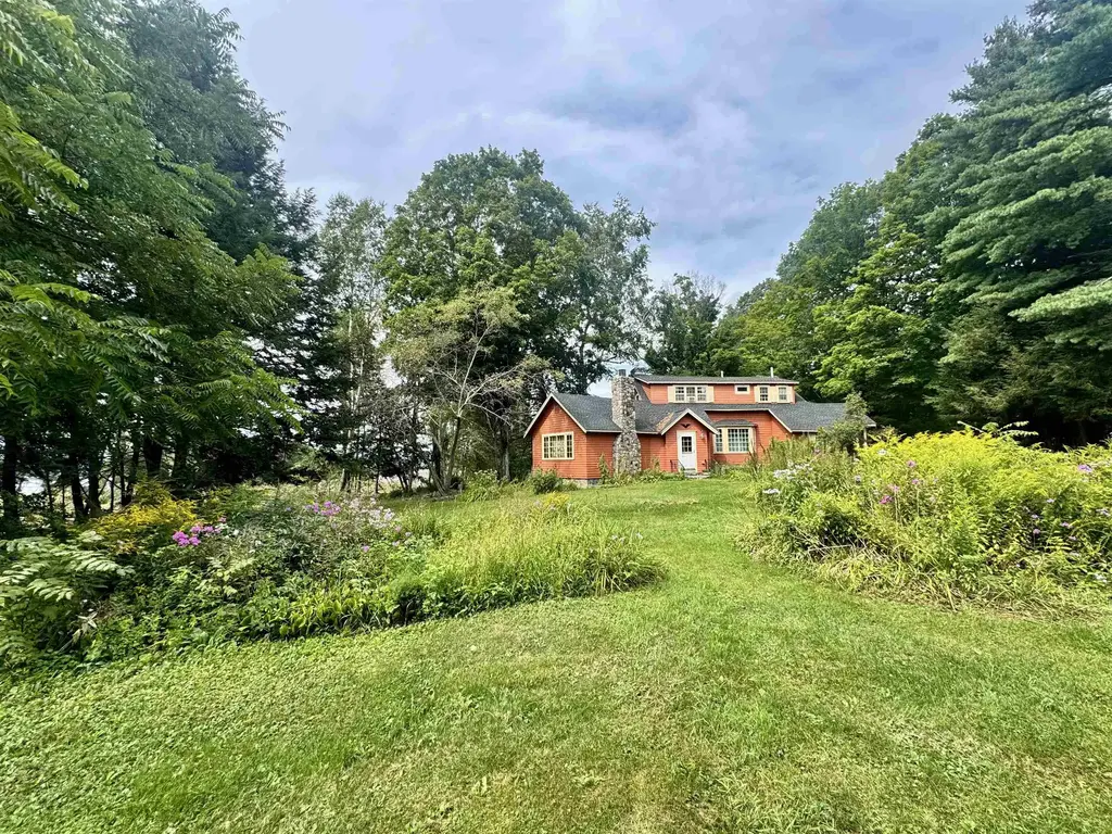 43 White Oaks Road, Laconia
