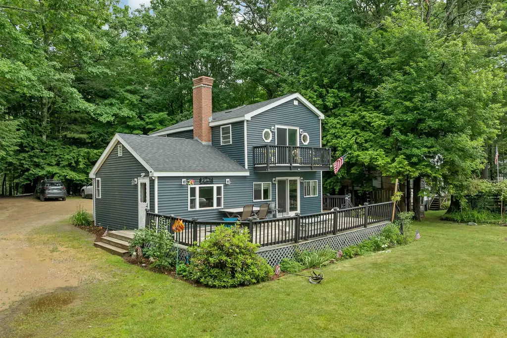 18 W Huntress Pond Road, Barnstead
