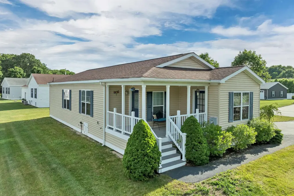 2 Goldenrod Way, North Hampton