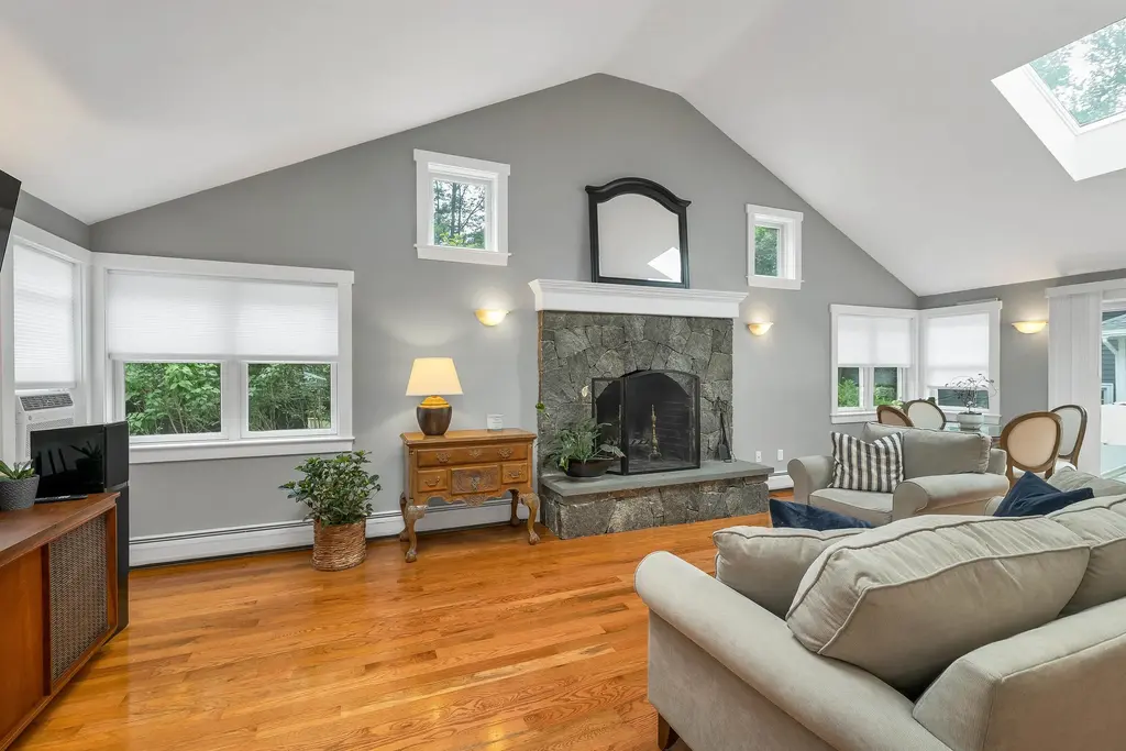2007 Lafayette Road, Portsmouth