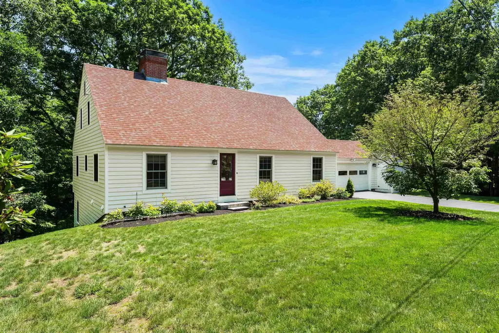 41 Roberts Road, Hopkinton