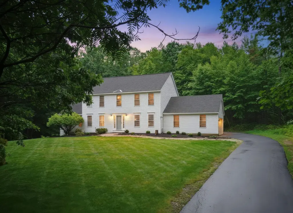 4 Hampshire Hills Drive, Bow