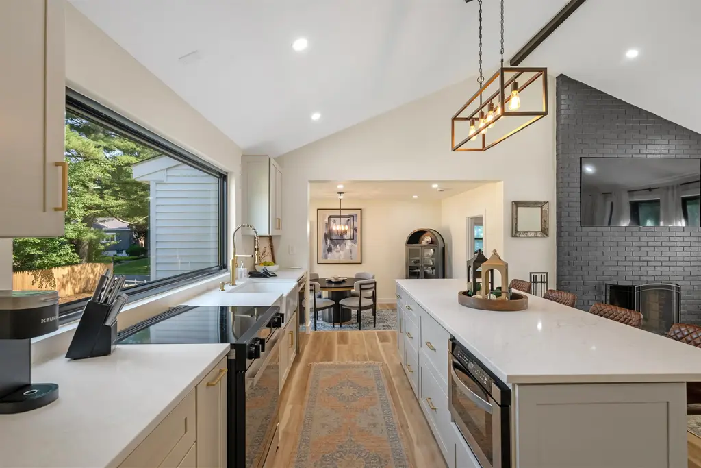 11 Hanson Avenue, Salem