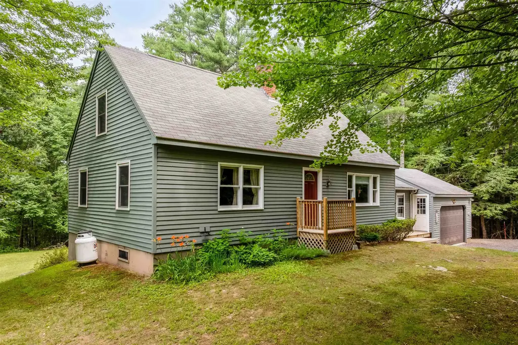 929 Rt 11, Sunapee