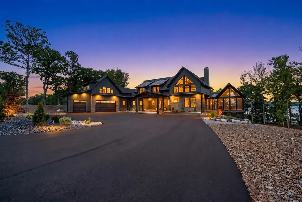 66 Knotty Way, Belmont
