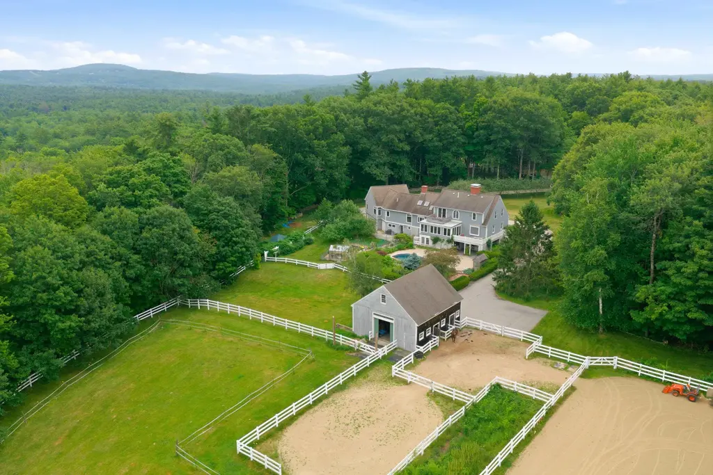 428 Clark Hill Road, New Boston