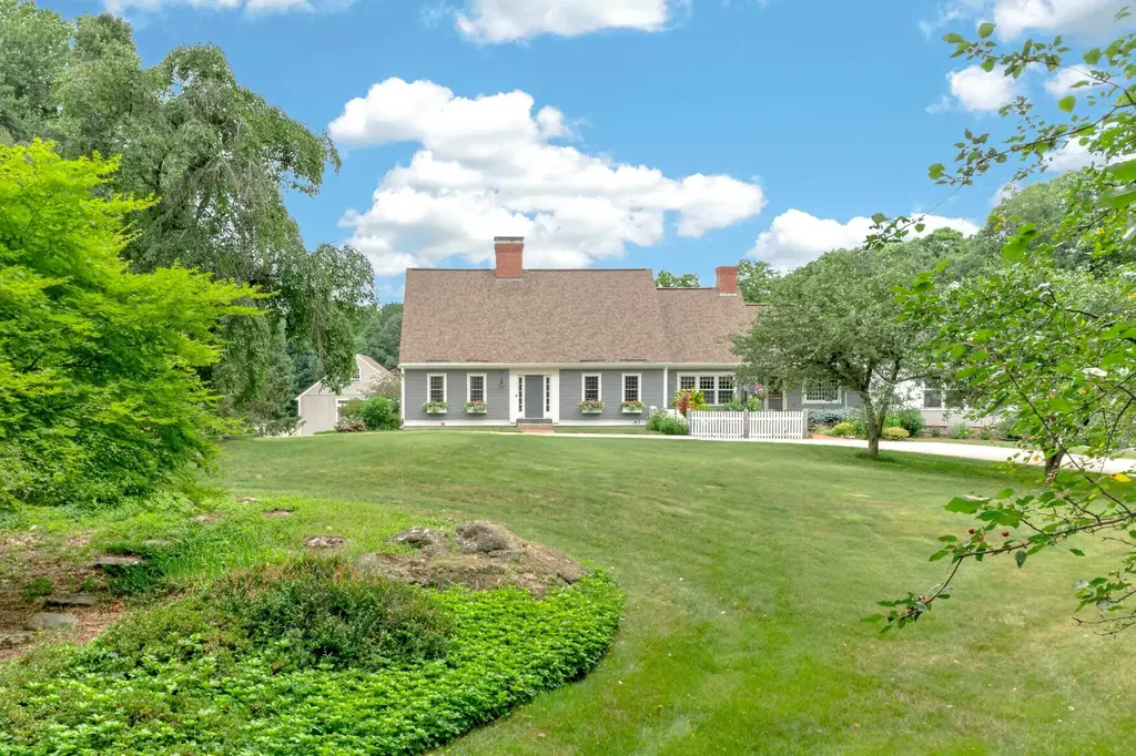 428 Clark Hill Road, New Boston