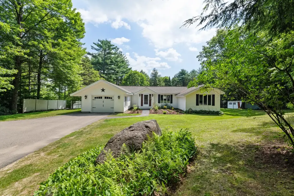 56 Barry Highlands Road, Danbury