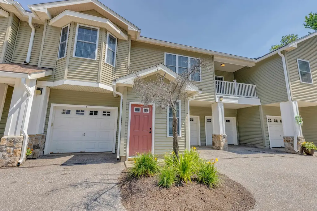 9 Blueberry Hill Road, Plymouth