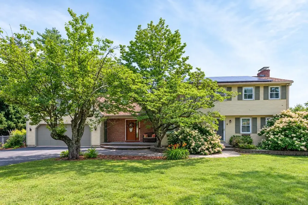 8 Sullivan Road, Hudson