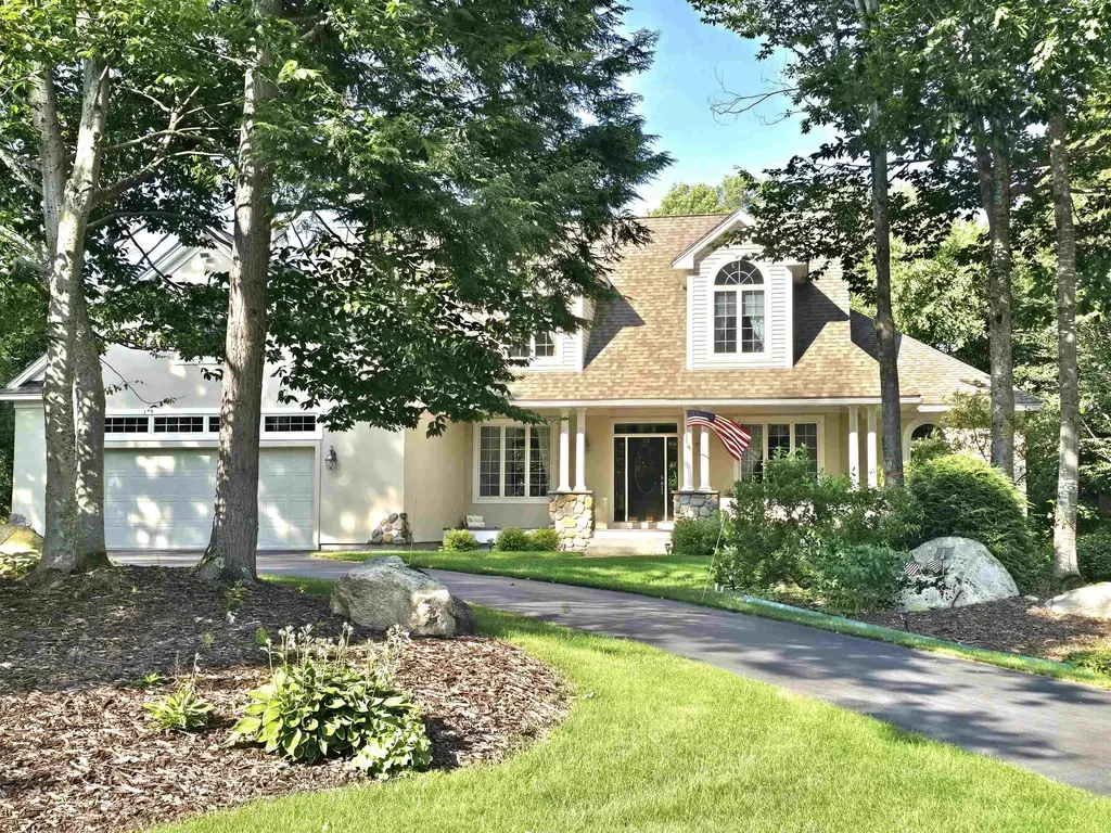 22 Moat Lane, Hales Location