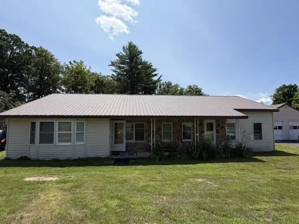 1324 Lovell Lake Road, Wakefield