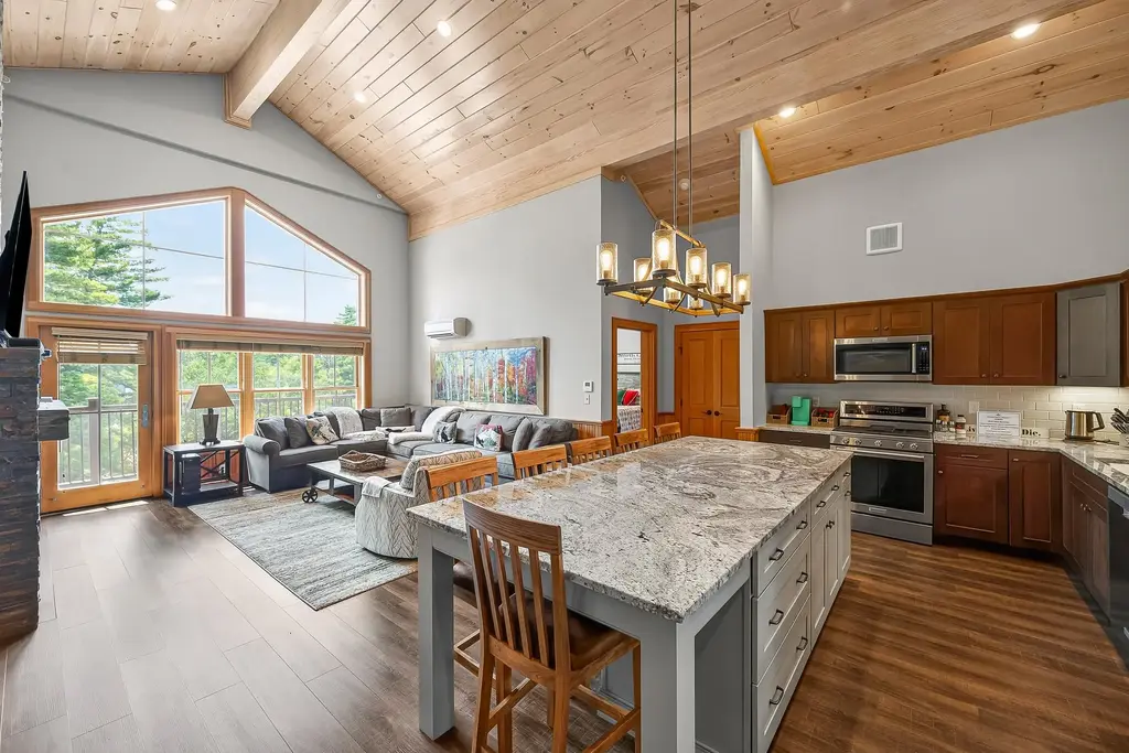 235 Skimobile Road, Conway