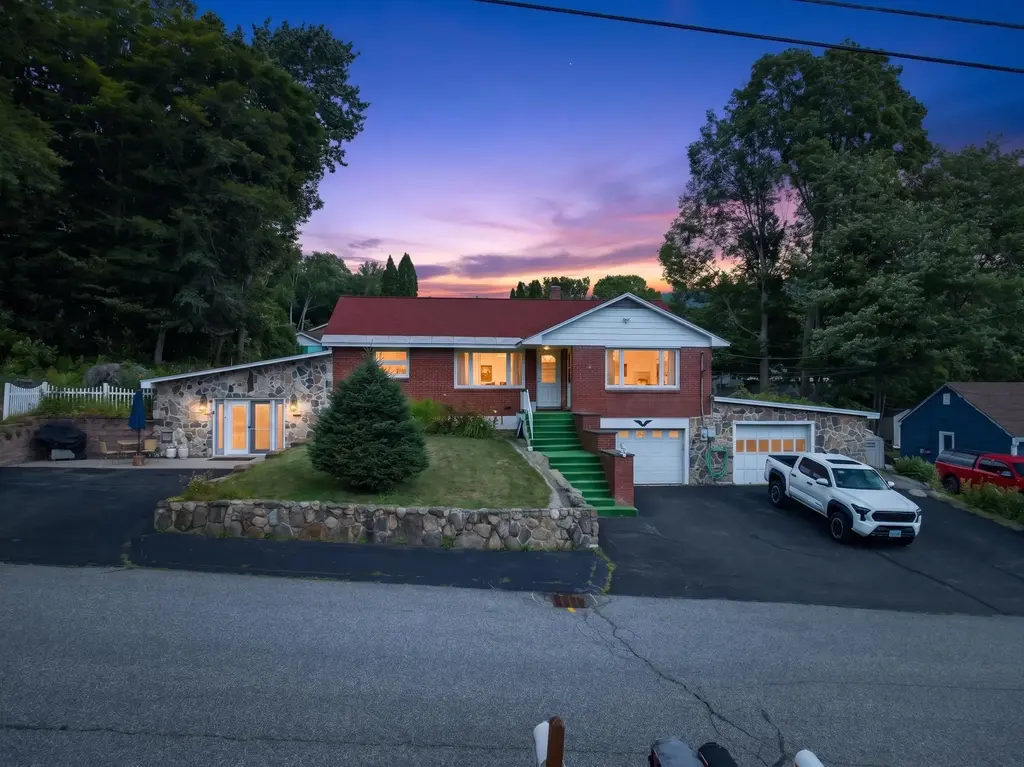 48 Mansion Hill Drive, Lincoln