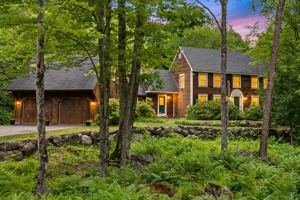 11 Gibson Road, Hillsborough