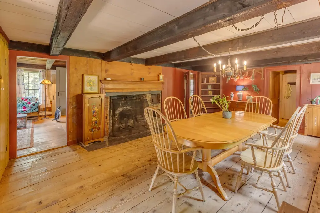 1038 North Groton Road, Groton
