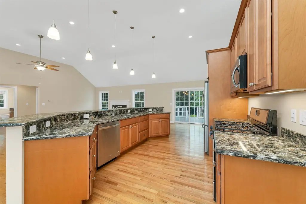 10 Zoe Lane, Newton