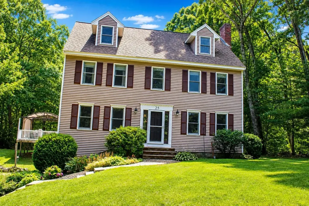 25 Peaslee Court, Hampstead