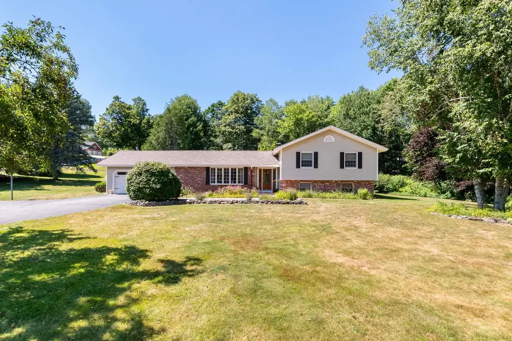 4 Fairway Heights Road, Center Harbor