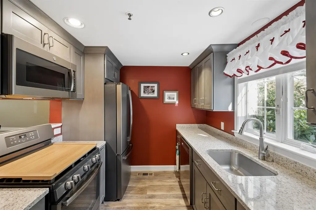15 Surrey Run, Dover