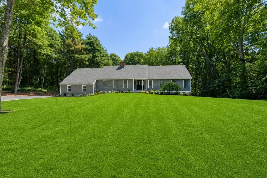 231 Post Road, North Hampton