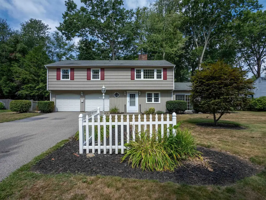 16 Longwood Drive, Hampton