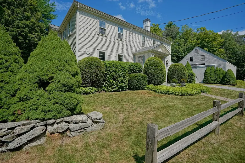 100 Mill Road, North Hampton