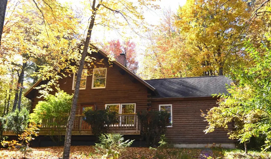 294 Forest Acres Road, New London