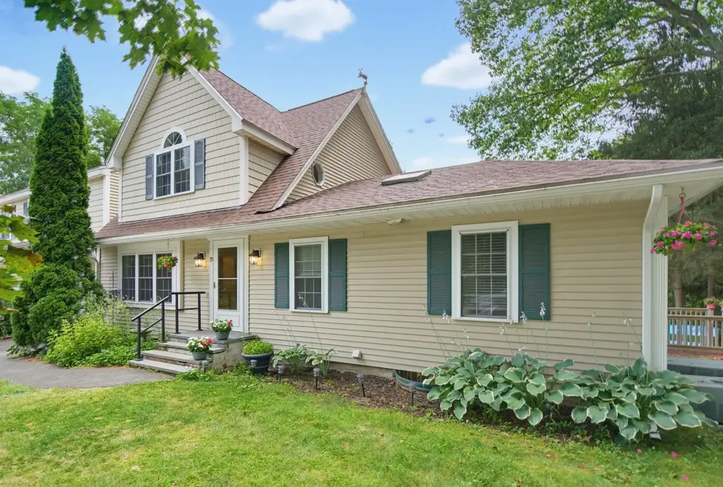 35 Pleasant Street, Newfields