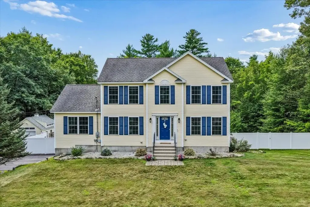 110 Middle Road, Deerfield