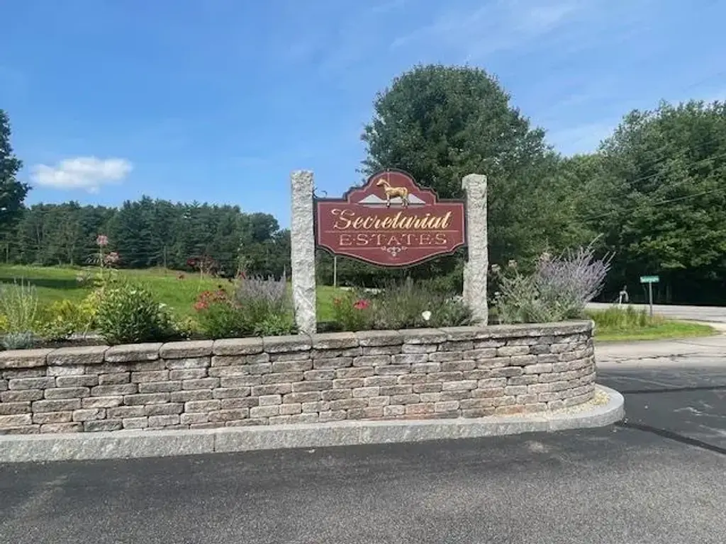 118 Secretariat Way, Rochester