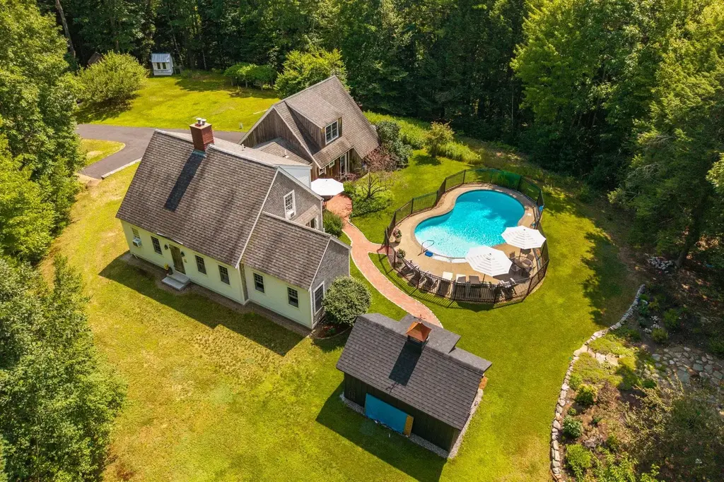 1539 Province Road, Strafford