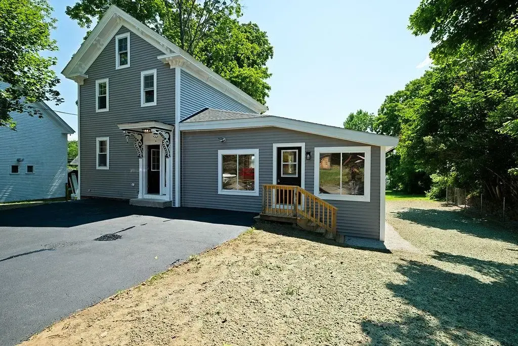 8 Courtland Street, Farmington