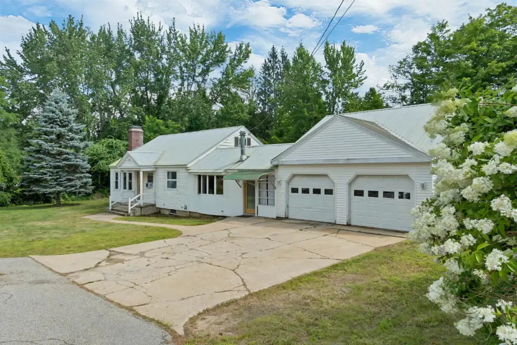 27 Village Lane, Conway