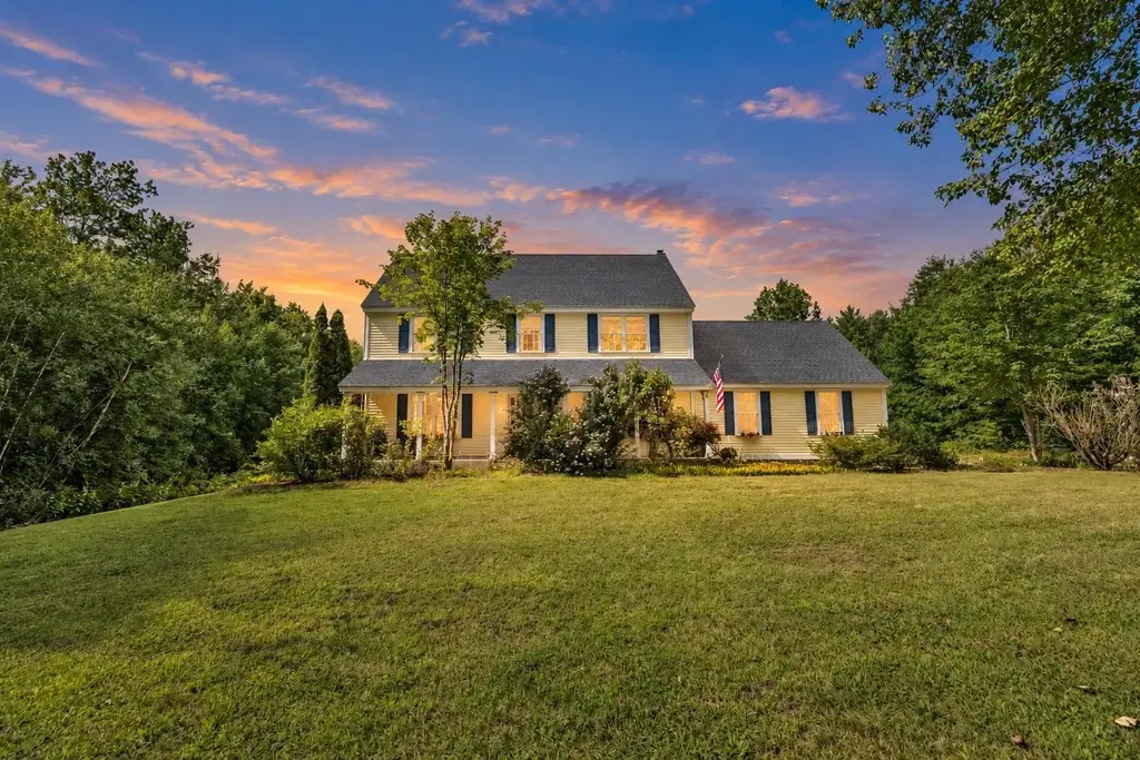 230 Hoit Road, Concord