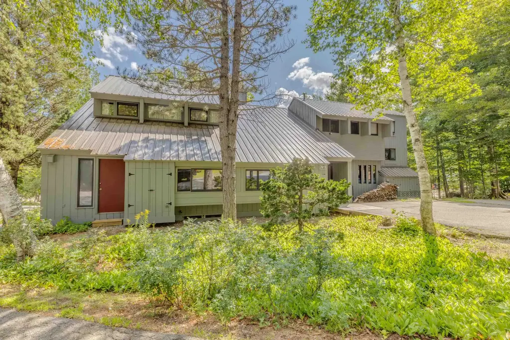 76 Fox Run Road, Lincoln