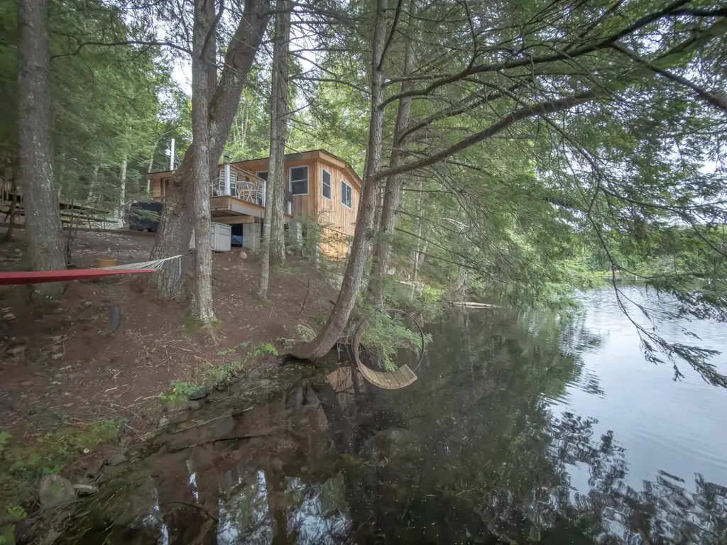 240 Poulsens Point Road, Littleton