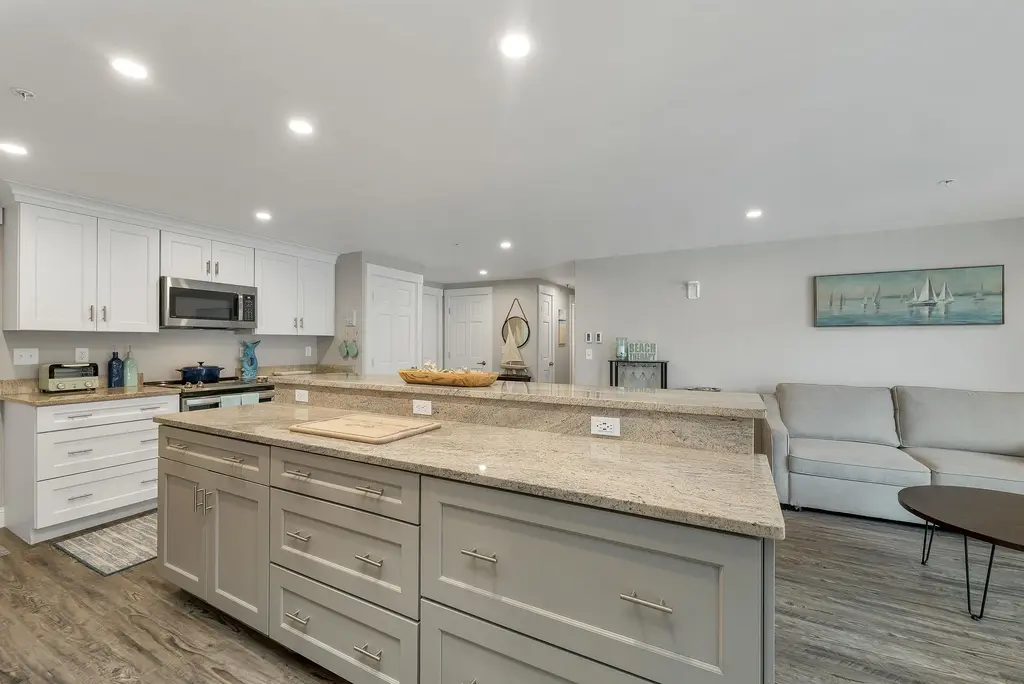 407 Ocean Boulevard, Hampton