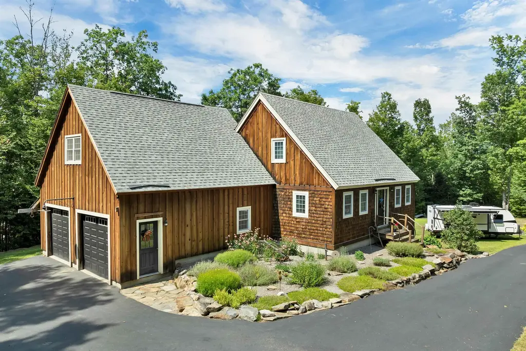 16 Valley View Road, Hebron