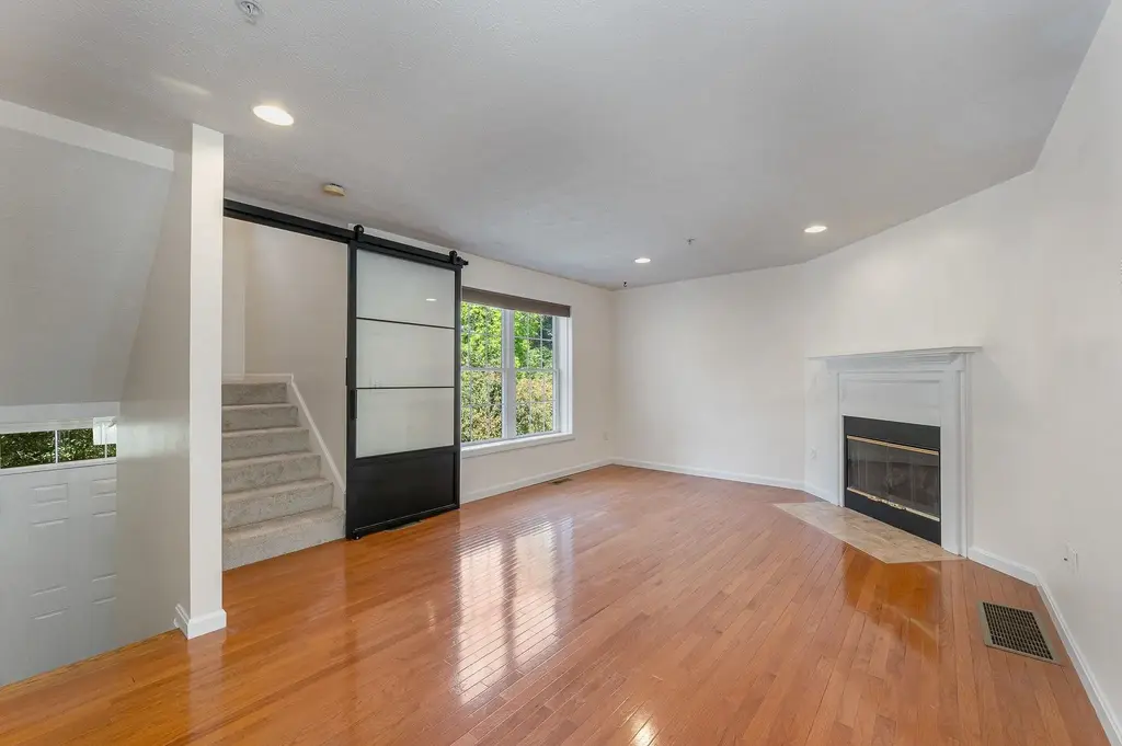 4 Georgetowne Drive, Nashua
