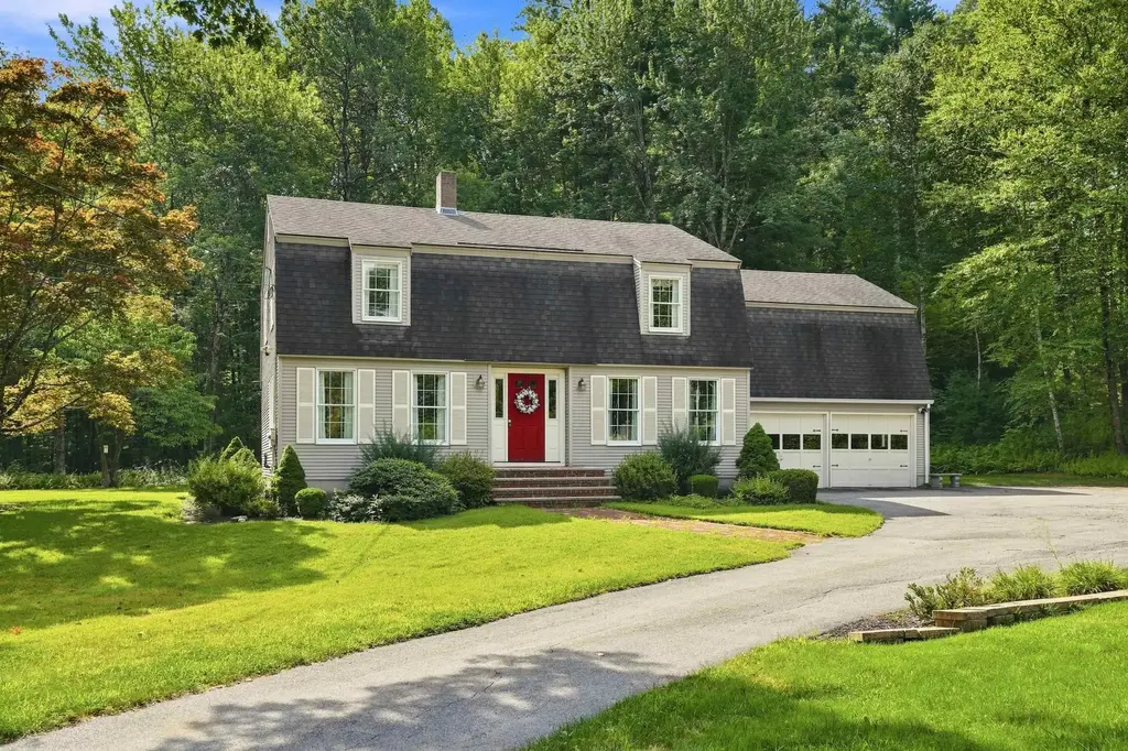 4 Hoyt Farm Road, Plaistow