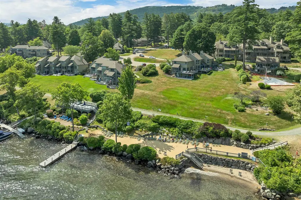 2696 Lake Shore Road, Gilford